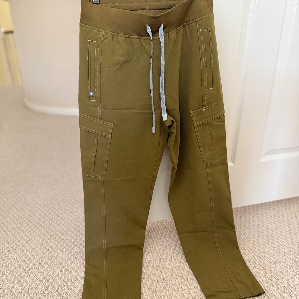 NEW FIGS Women's Small Petite Martini Olive High Waisted Cargo Scrub Pants
